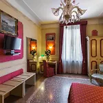 Oda ve Kahvaltı Antica Residenza D'azeglio Room&breakfast Di Charme 4*