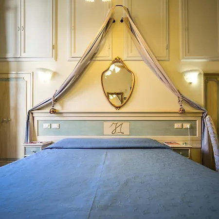Antica Residenza D'azeglio Room&breakfast Di Charme Bed & Breakfast 4*
