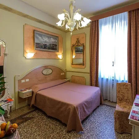 Antica Residenza D'azeglio Room&breakfast Di Charme Bologna