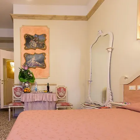 Antica Residenza D'azeglio Room&breakfast Di Charme